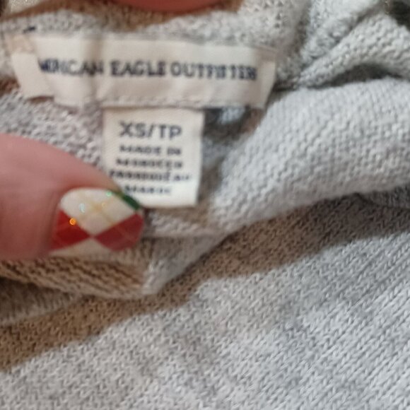 American Eagle Outfitters Ladies XS Lightweight V Neck Knit Sweater Light Grey - Picture 6 of 7